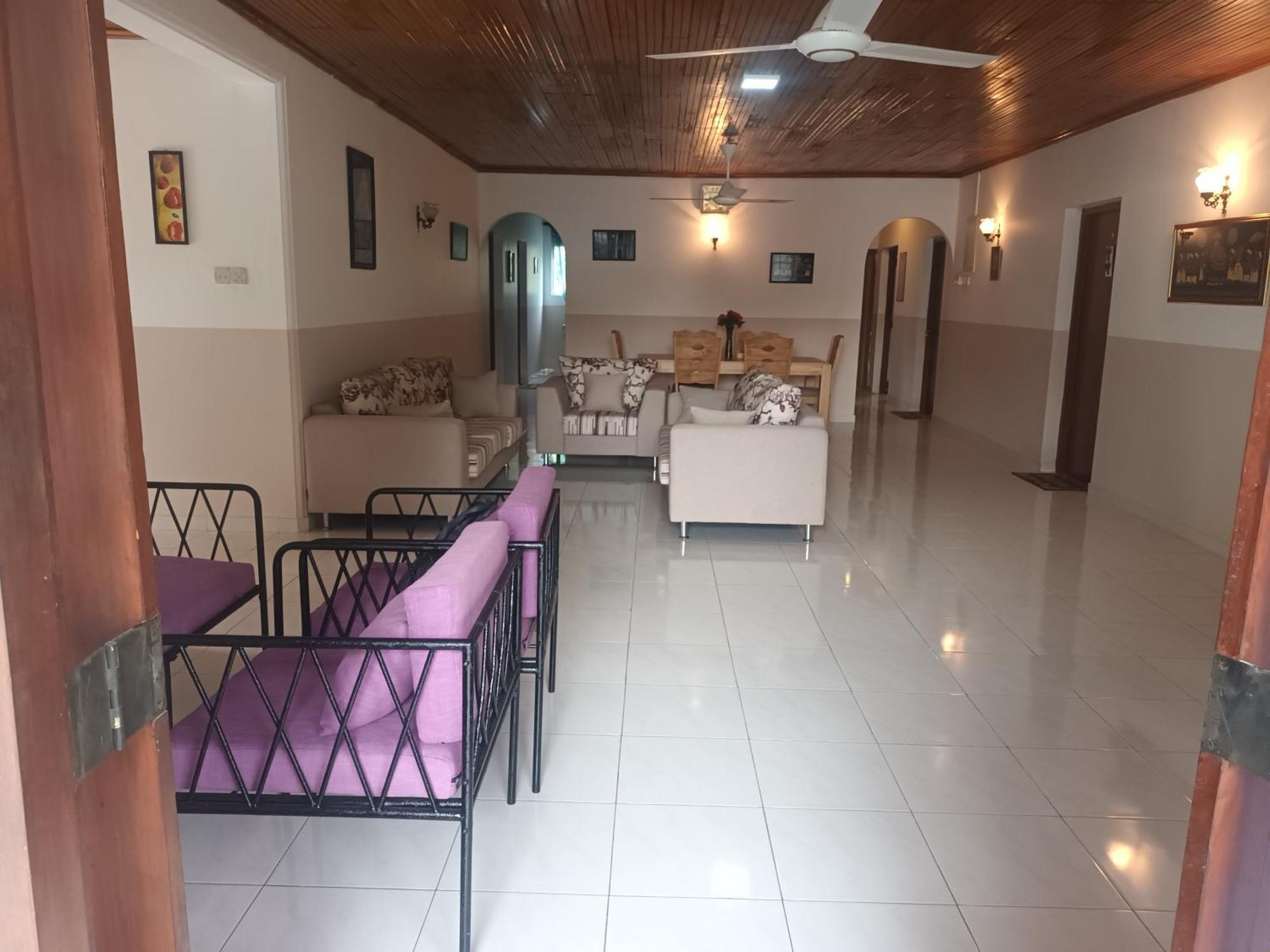 Lovely Flowers In Mount Lavinia Dehiwala-Mount Lavinia Екстериор снимка